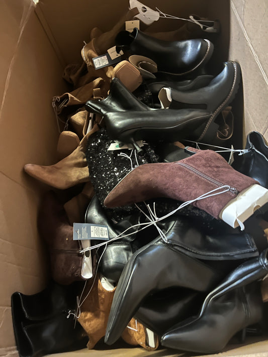 100 mixed women shoes mostly women boots
